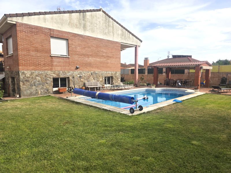 Foto 5ac4b557-63ce-46a7-878a-fa1732c84740. Xalet amb calefacció piscina a Galápagos
