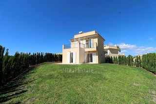 House  De sa vinyola. Exclusiva vivienda unifamiliar con piscina comunitaria en el par