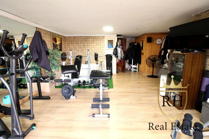 Foto b3d36d1e-e01c-4b42-9f5b-8fbedf4af0c6. Casa adossada amb calefacció aparcament a Cala Major Palma de Mallorca