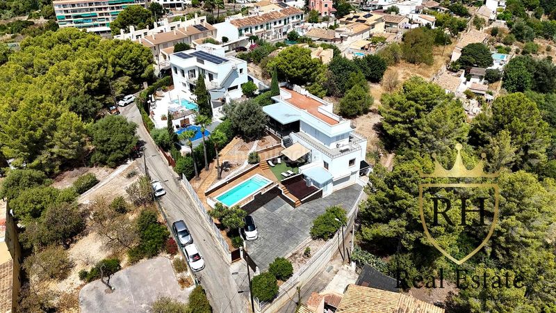 Foto 961dbfab-d78f-4f4b-957e-7eb32c18f3ed. Casa amb calefacció aparcament piscina a Gènova Palma de Mallorca