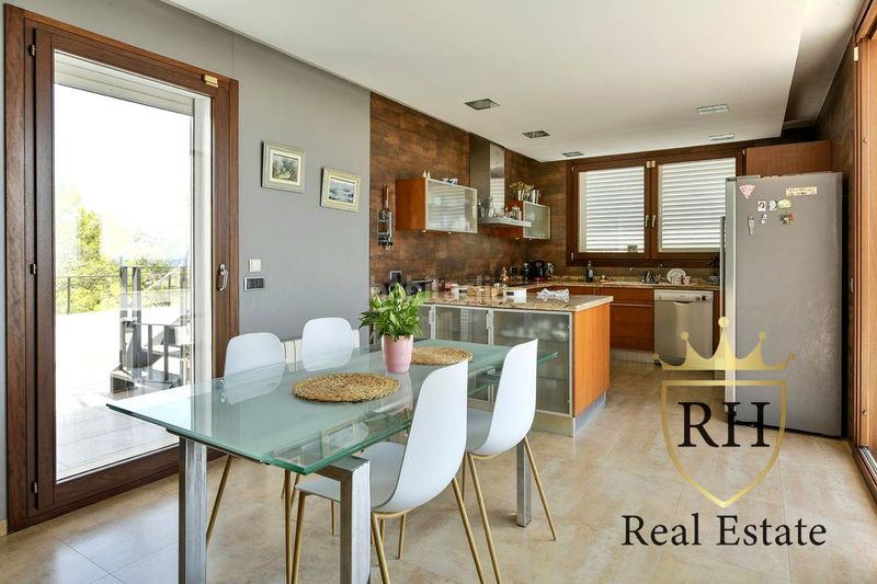 Foto a13c225e-e8d2-426f-b1ea-38adece8f066. Casa amb calefacció aparcament piscina a Gènova Palma de Mallorca