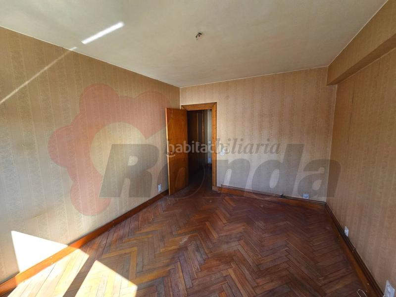 Foto 979d0e00-d72f-4663-82e9-79ba999077c4. Piso  en praza do ferrol en Centro - Recinto Amurallado Lugo