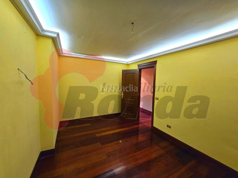 Foto 0a090ab4-5944-4fc2-88da-7e513b7a2beb. Piso  en ronda da muralla en Paradai Lugo