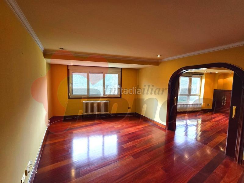 Foto b82930e4-fee1-40d3-baa5-6ea62e7f0609. Piso  en ronda da muralla en Paradai Lugo