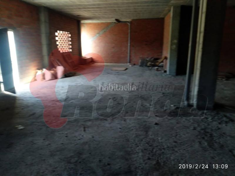 Foto 2129180d-827b-4781-9876-2cd75e6a45d4. Alquiler local comercial  en camiño da roca en Lugo