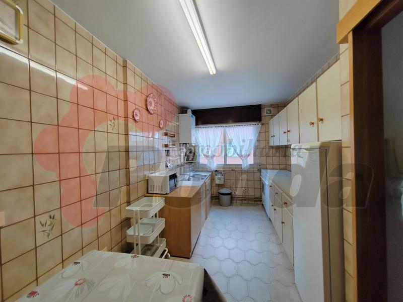 Foto 21b2d258-ddc5-4741-8fba-9d8c63a403e1. Pis amb aparcament a Rábade