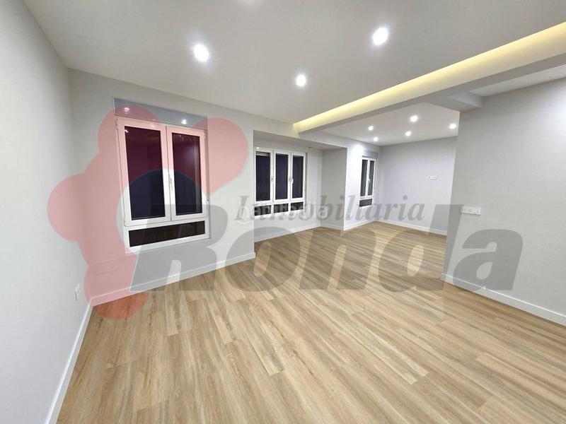 Foto e91d9308-4108-4400-83f4-333d81a9dddd. Appartamento con parcheggio in A Milagrosa Lugo