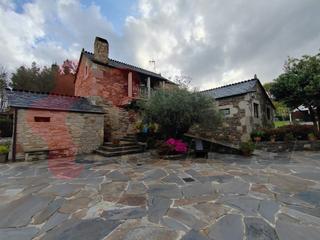 Casa a Rábade. Casa de piedra restaurada con piscina en outeiro de rei