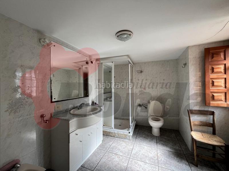 Foto ad662d9d-66bd-4aaf-999a-5b8a4639ffa5. Maison avec parking dans Guntín