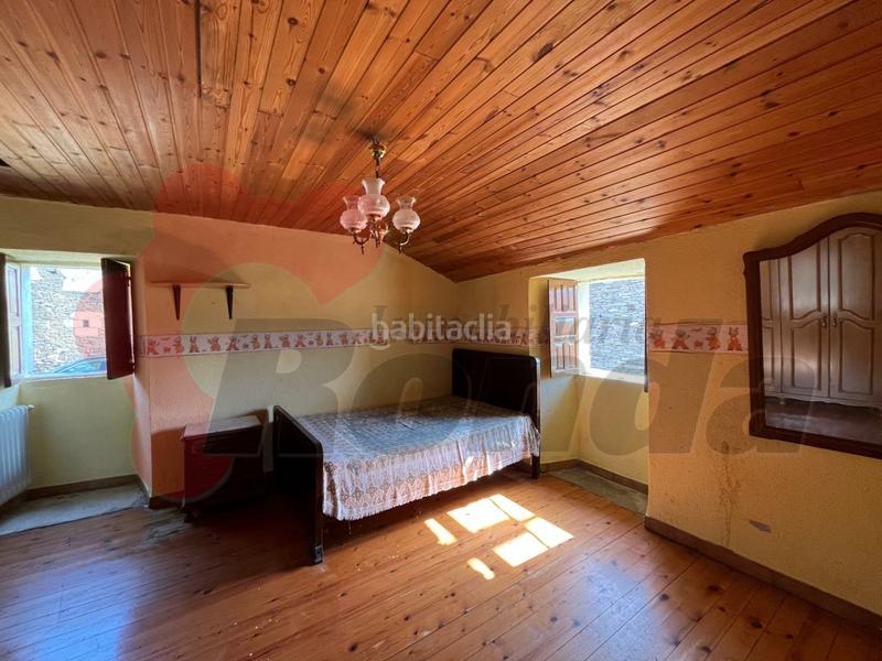 Foto ea49a0b2-fa71-4ccd-a613-80f02f43a70f. Maison avec parking dans Guntín