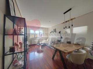 Appartement à Residencia - Abella. Piso luminoso de 3 habitaciones con garaje y trastero en doña ur
