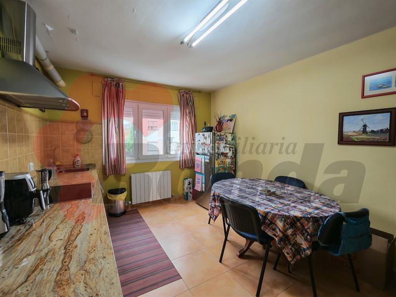 Foto f0b8e415-e2f1-4d4a-b092-223bc2328b95. Apartment with parking in Sagrado Corazón - As Gándaras Lugo