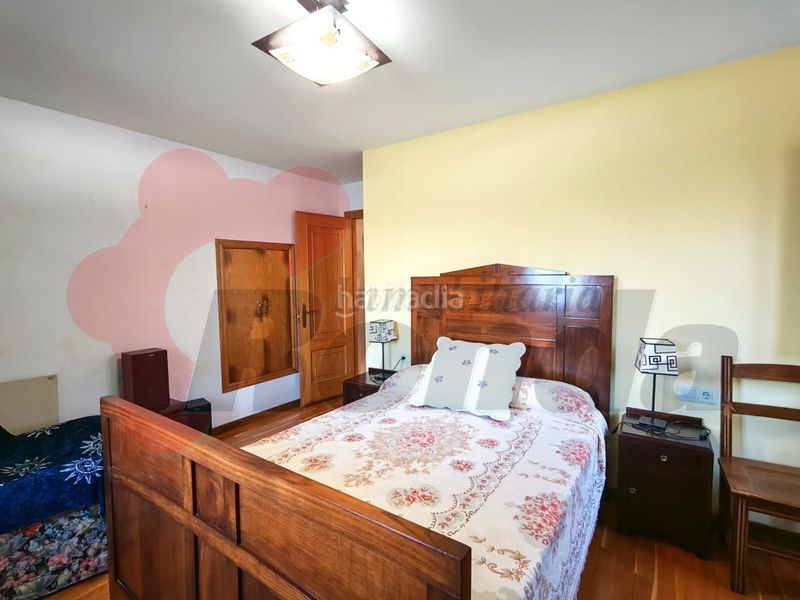 Foto 27f68a3d-aee2-4f42-a046-7987236a0621. Casa amb aparcament a Corgo (O)