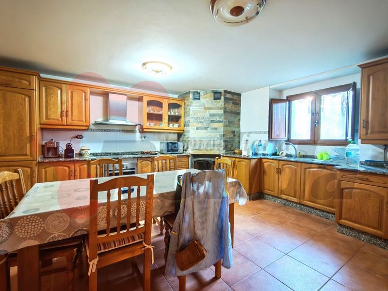 Foto 62e48a06-fb74-4094-a35b-10d240592d01. Casa amb aparcament a Corgo (O)