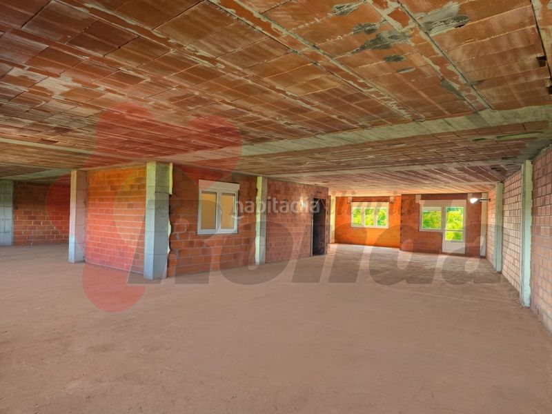 Foto fe655c00-d72d-47f8-9aa3-0d99553b6c5a. Edifici a Rábade