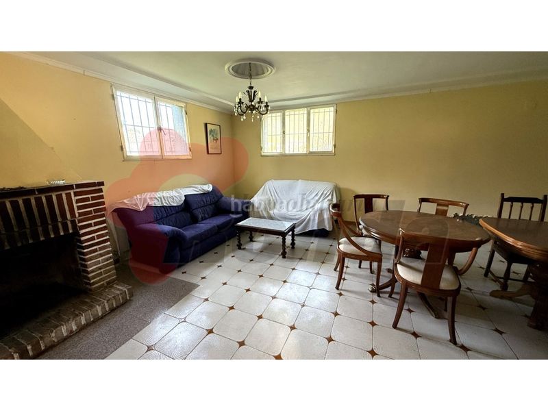 Foto a5b203ef-537d-489d-aa1c-80d5b8f1e8ec. Casa amb aparcament a Becerreá