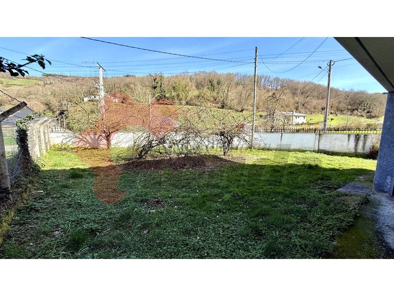 Foto c99e2098-70cd-4060-9a31-4b68f99ba179. Casa amb aparcament a Becerreá