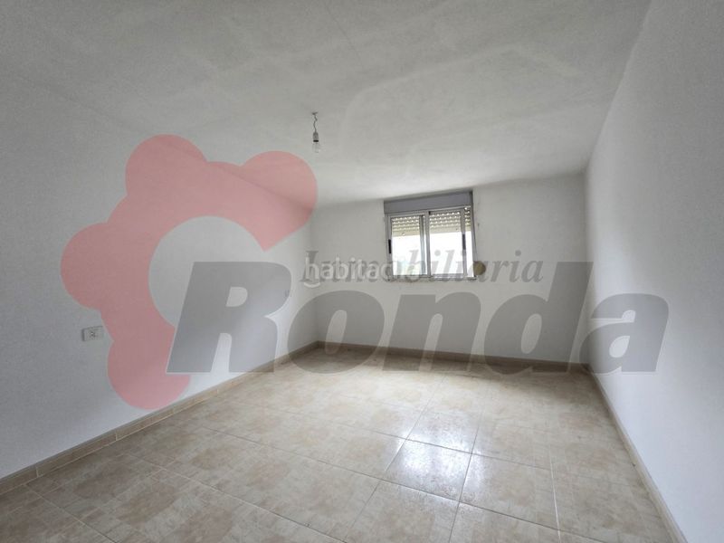 Foto c6944653-1b68-4d44-92a6-29ad26d21b54. Casa excelente oportunidad edificio en venta en rabade en Rábade