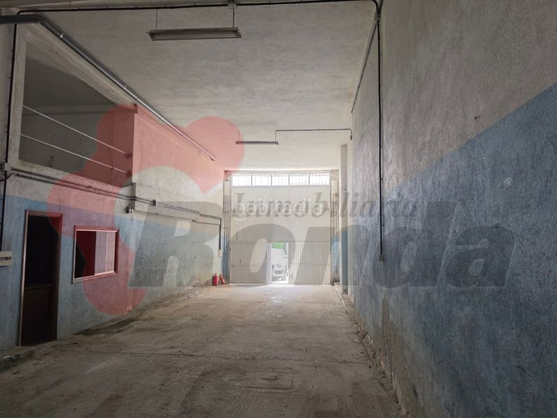 Foto b8091a5c-496b-435e-b75f-95be11fa1997. Nau industrial a Rábade