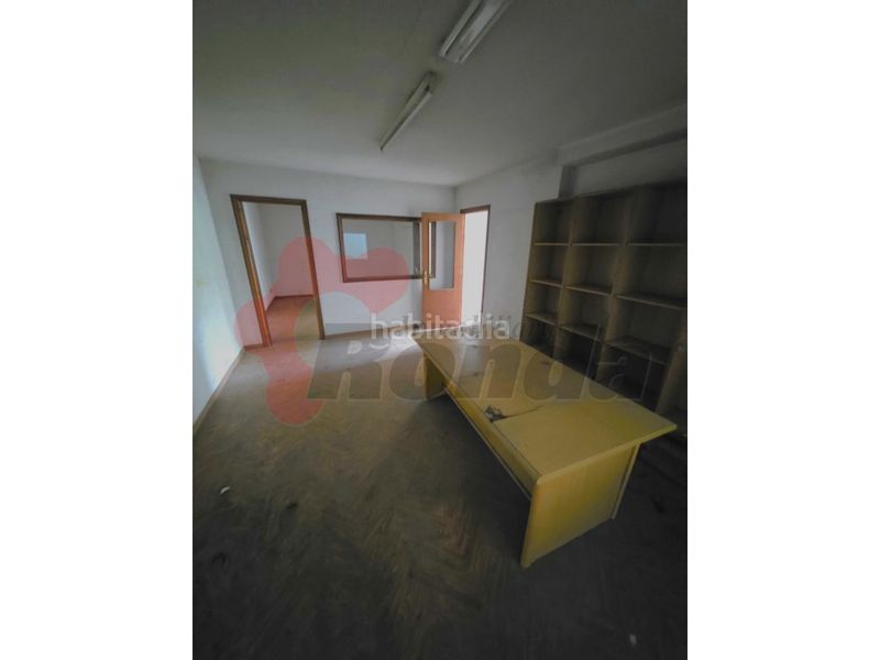 Foto f12cea67-e282-48ae-932e-1b1b3e69440c. Nau industrial a Rábade