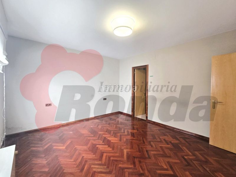 Foto a24ec9c8-510e-4fc2-b309-a131682866a3. Rent office space in Centro - Recinto Amurallado Lugo