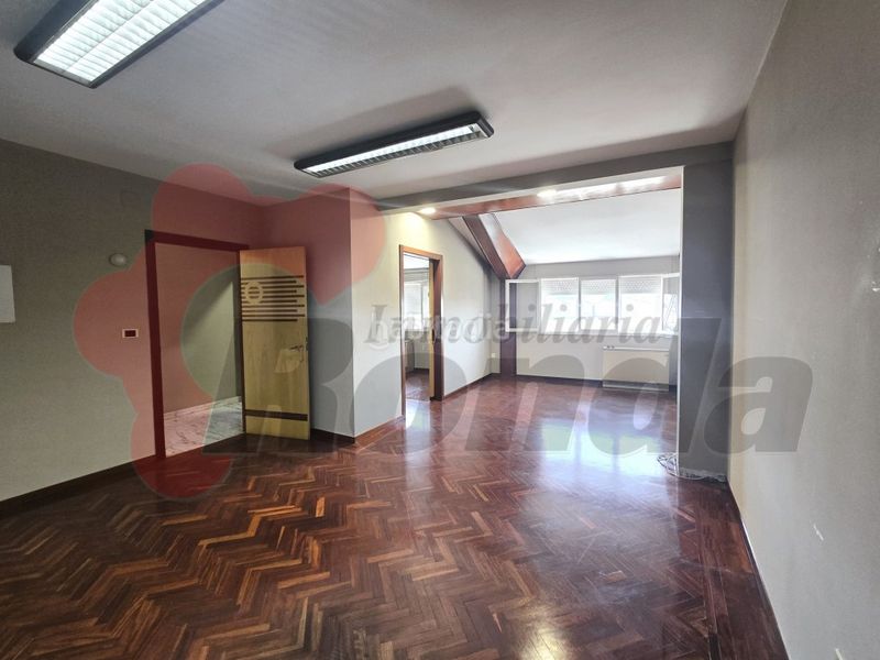 Foto e5d5c2c1-25a5-4398-b912-641d0436c588. Rent office space in Centro - Recinto Amurallado Lugo