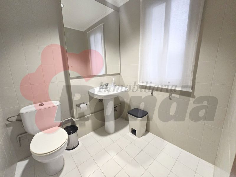 Foto f21fc653-0e80-493e-88b6-1ab2938191ec. Rent office space in Centro - Recinto Amurallado Lugo