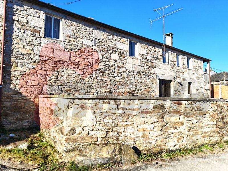 Foto 8815ae73-cb7f-453e-ae90-2a140773cb7a. Casa amb aparcament a Friol