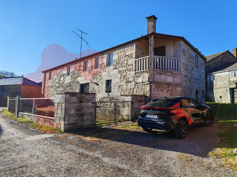 Foto 9f359219-79c4-4d22-b441-712ebb6993e0. Casa amb aparcament a Friol