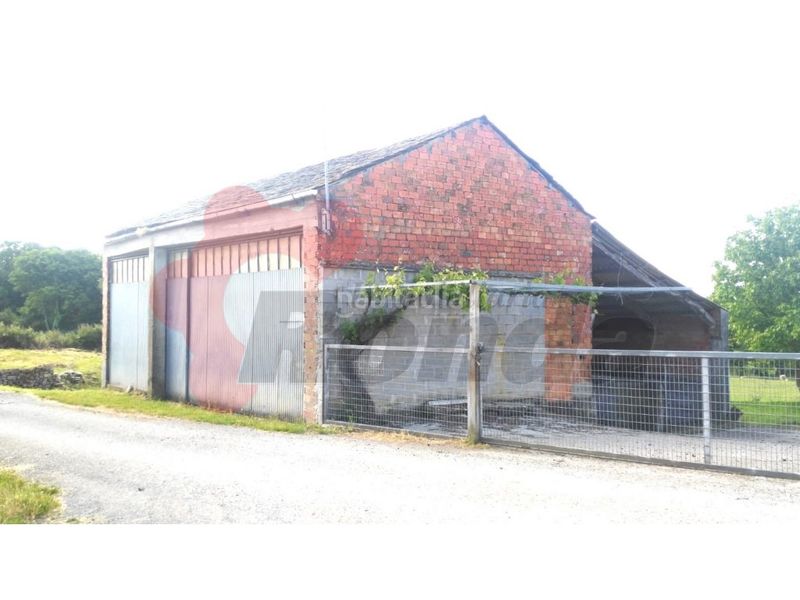 Foto b422e2c4-37c2-400c-b7ff-c062d7f97ea0. Casa amb aparcament a Friol