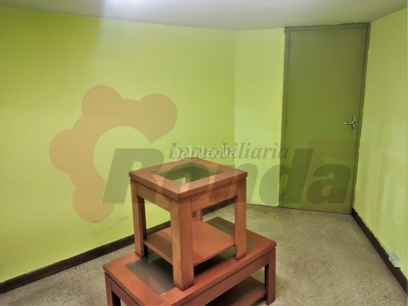 Foto 250618a4-4133-4251-9f7c-0cb50efda705. Alquiler local comercial  en rúa castelao en Lugo