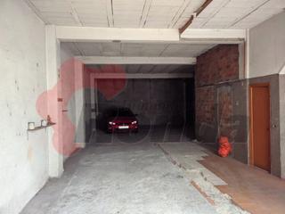 Lloguer Local Comercial a A Milagrosa. Local con vado en rua dos gardas