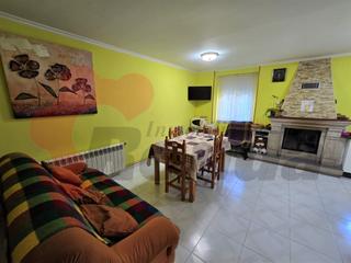 Casa a Sagrado Corazón - As Gándaras. En venta casa con tres apartamentos muy cerca de la intermodal.