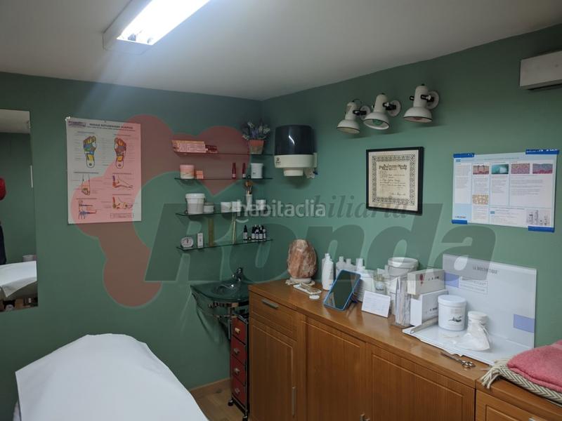 Foto 1d4ce72d-cb93-45b5-84d2-95219b711ec8. Alquiler local comercial peluquería totalmente acondicionada en Lugo