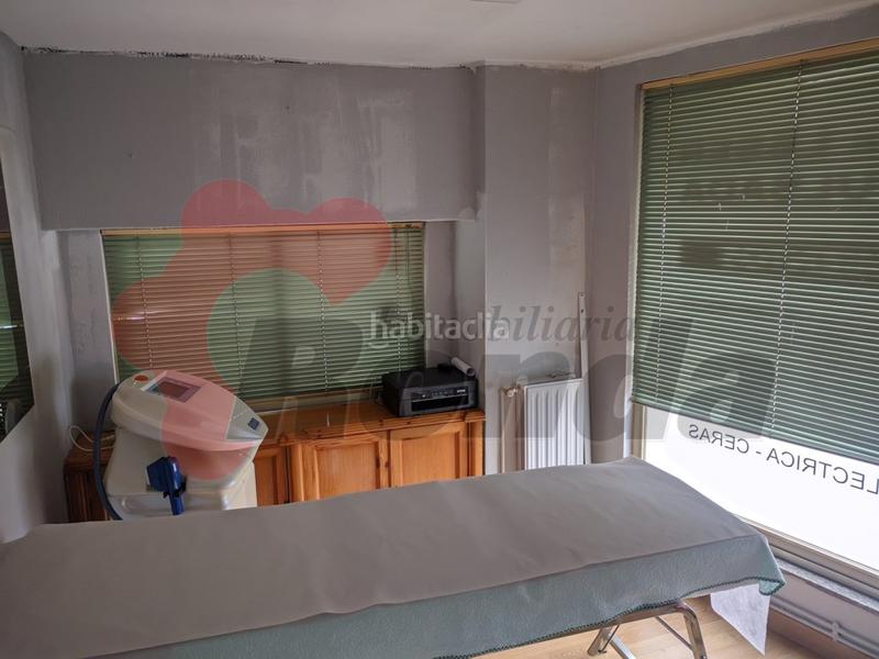 Foto 45435fae-5690-4e0a-8f10-d2eccf2a5bd0. Alquiler local comercial peluquería totalmente acondicionada en Lugo