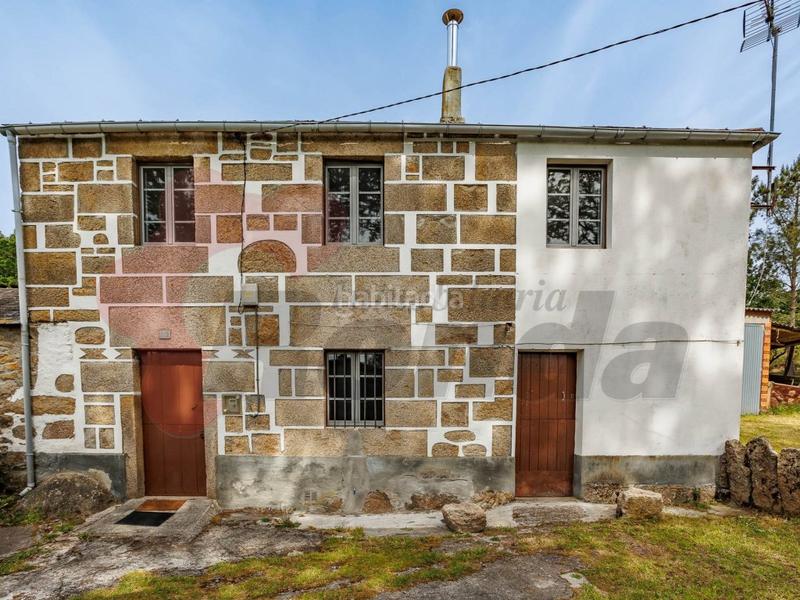 Foto e474d673-38c4-4877-b28d-f5eb142af26a. Casa con parcheggio in Outeiro de Rei
