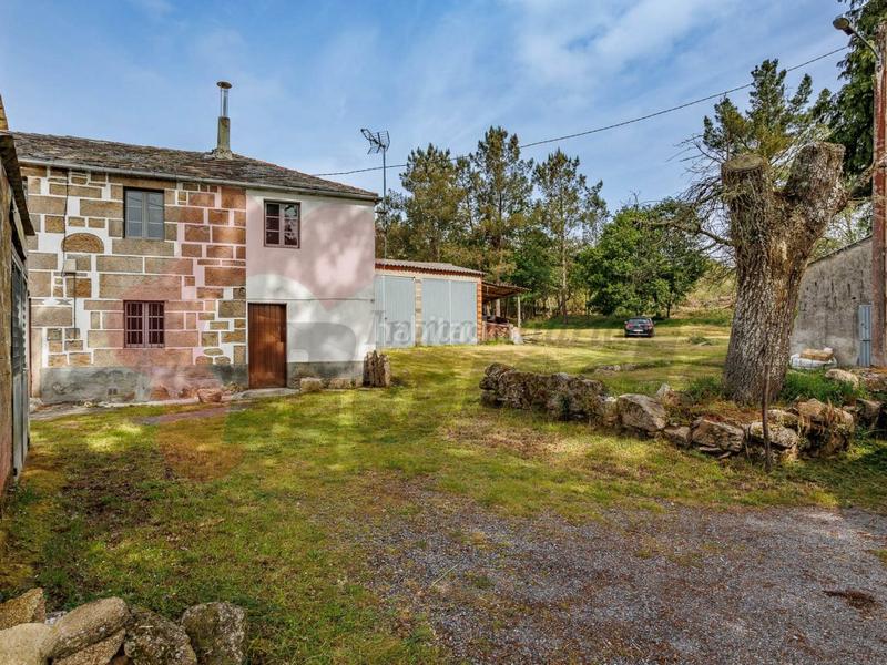 Foto f3f81a4a-c778-4e8b-b169-e7e4686172b4. Casa con parcheggio in Outeiro de Rei