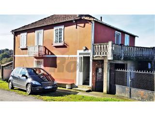 Haus  N/a. Casa en tuiriz