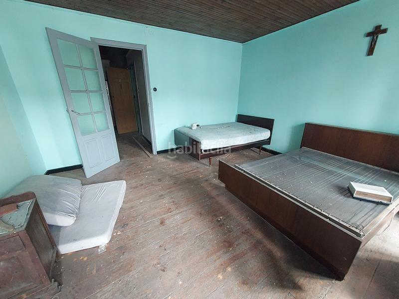 Foto 27cc1b8d-6a24-418f-bf76-375f277bf992. Casa amb xemeneia a Viveiro