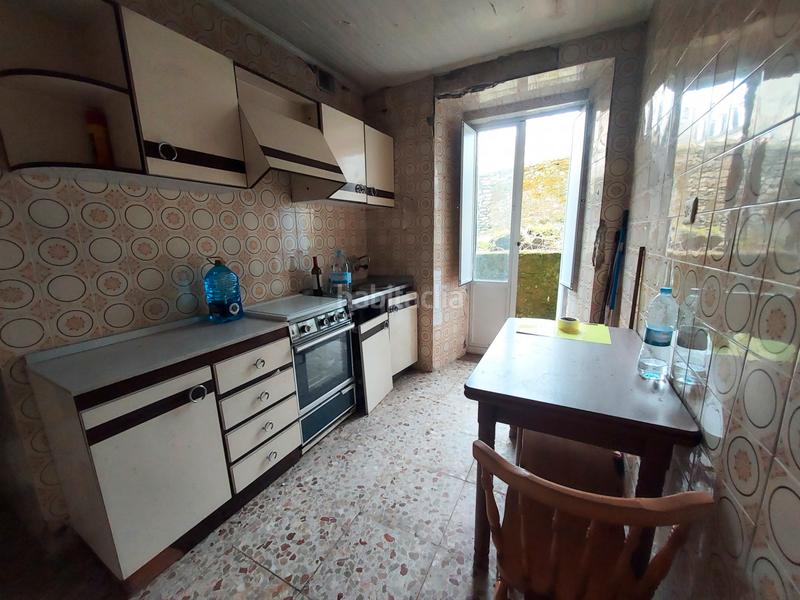 Foto bd8a3331-dbb4-4cf6-baca-95f08410f7c4. Casa amb xemeneia a Viveiro