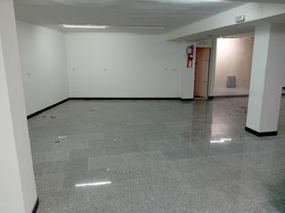 Lloguer Local Comercial a La Moreria. Alquiler local.se alquila local en sótano.cuenta con 150 metros,