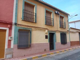 Casa a Cózar. Casa de 4 dormitorios y dos baños en cozar.
excelente ubicación