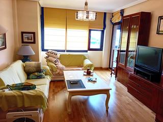 Pis a Larache. Piso de 3 dormitorios, dos baños, terraza.dispone de plaza de ga