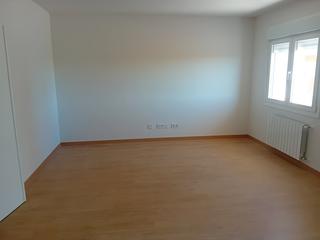 Casa adossada en Torralba de Calatrava. Chalet adosado a 10 minitos de ciudad real.cuenta con 4 amplios