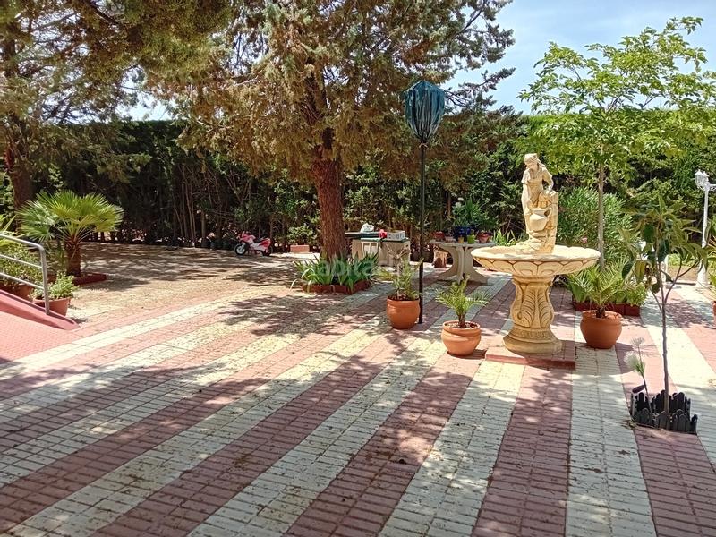 Foto a8359ac4-417d-480f-b2f2-eba00e249e14. Chalet  .dispone de 6 dormitorios, 3 baños, piscina, zona de cesped, pozo... todo legalizado. en Pozuelo de Calatrava