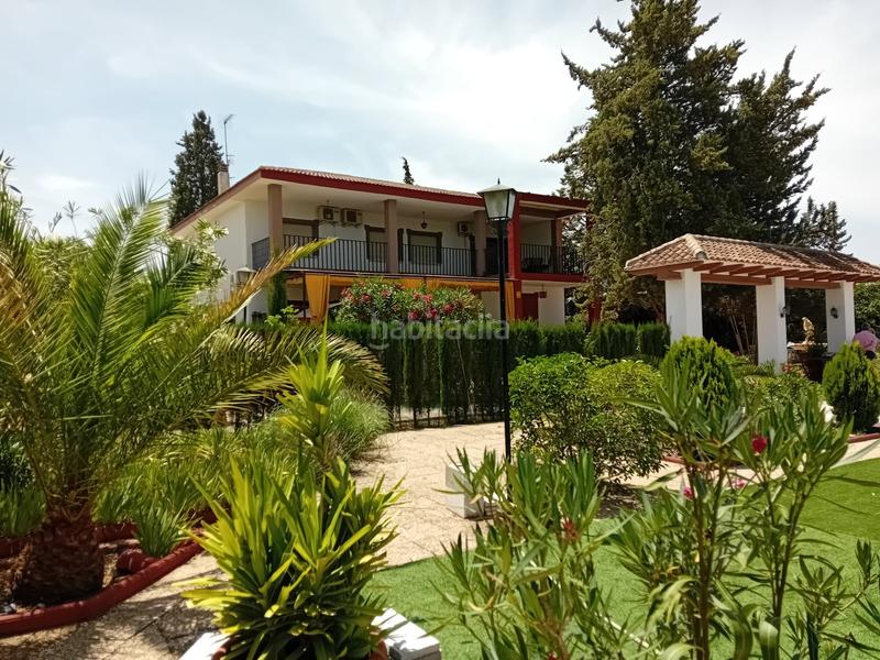 Foto b1ef7346-f92b-4f59-b35b-e3e3c29b921e. Chalet  .dispone de 6 dormitorios, 3 baños, piscina, zona de cesped, pozo... todo legalizado. en Pozuelo de Calatrava