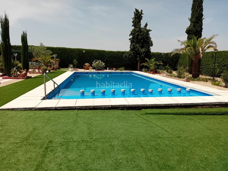 Foto b8cc2be3-8226-4638-8383-6d44b65d3e7f. Chalet  .dispone de 6 dormitorios, 3 baños, piscina, zona de cesped, pozo... todo legalizado. en Pozuelo de Calatrava