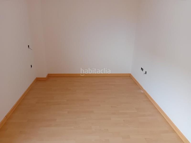 Foto a40070f4-9164-4381-ad3f-04f7a2139705. Piso excelente ubicación , al lado del colegio y a 5 minutos caminando del centro de esta localidad.preciosos pi en Pozuelo de Calatrava