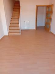 Dúplex en Pozuelo de Calatrava. Duplex de tres dormitorios y dos baños.la vivienda cuenta con tr