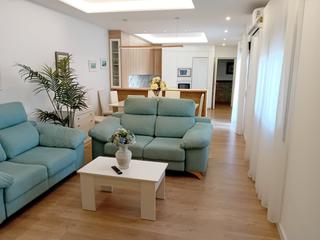 Casa a Almagro. Casa histórica en venta en el centro de almagro. 830 m, patio co